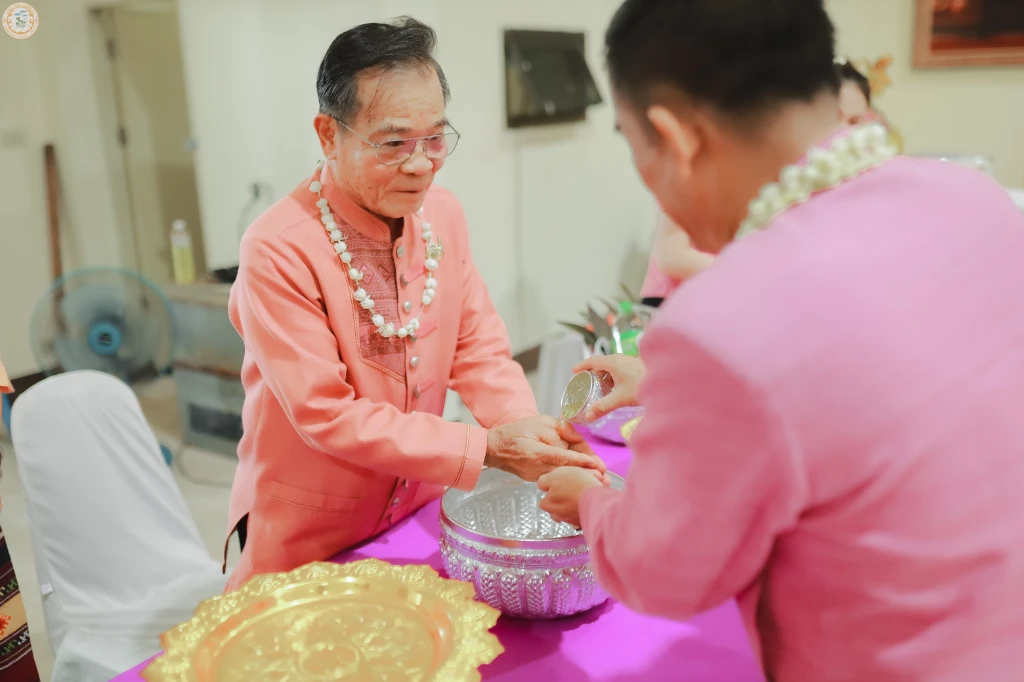 รดน้ำดำหัวนายอำเภอ-379.jpg_1745149047.webp