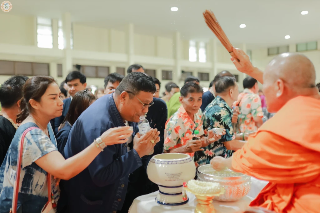 รดน้ำดำหัวนายอำเภอ-473.jpg_1745149047.webp