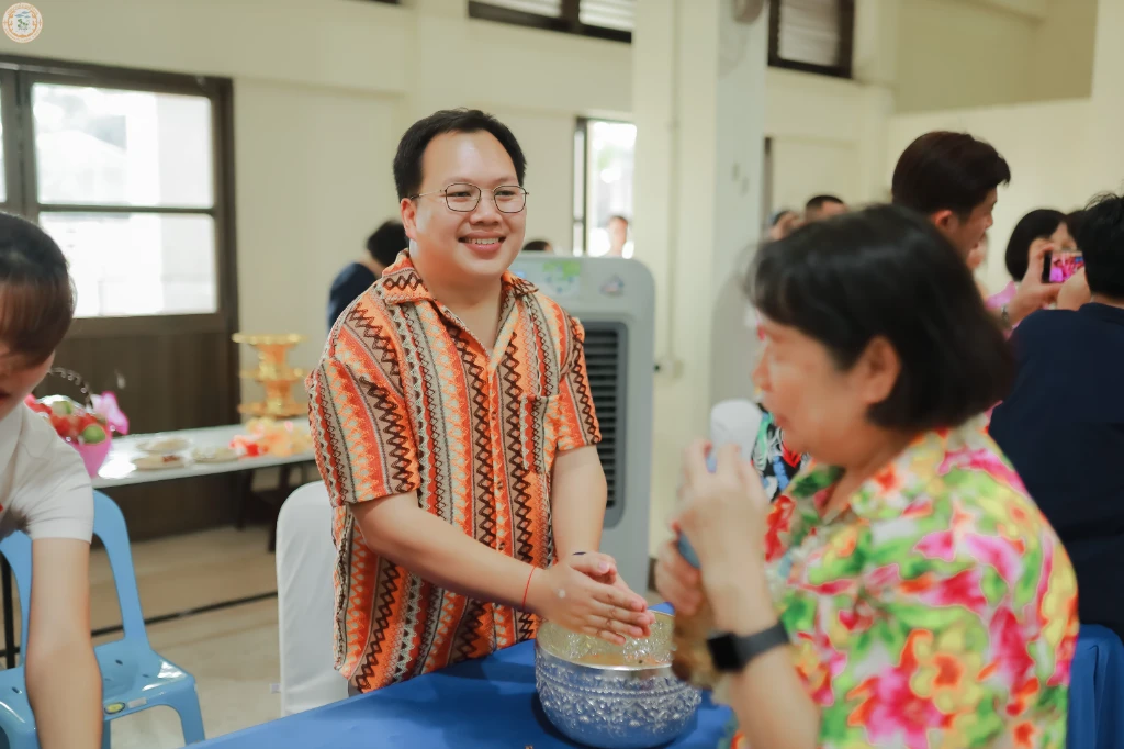 รดน้ำดำหัวนายอำเภอ-537.jpg_1745149047.webp